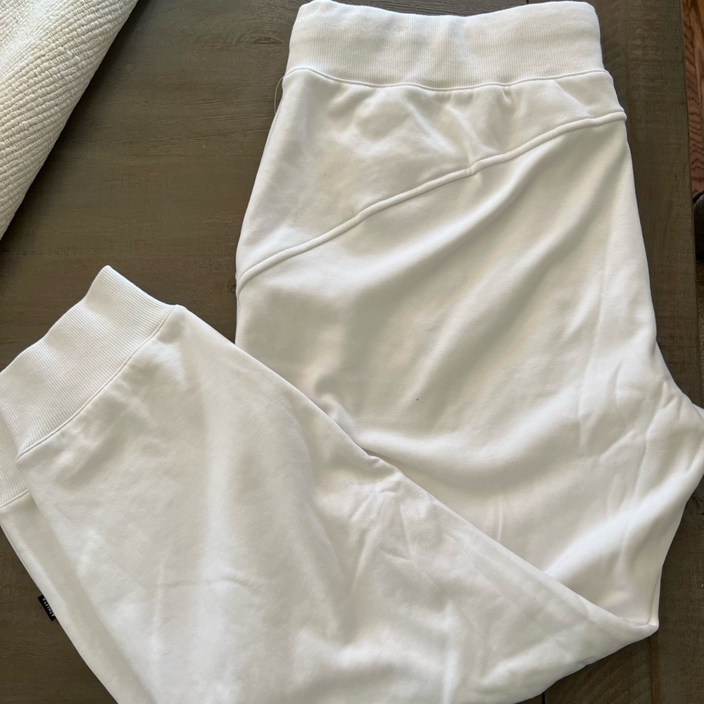 NWOT - Athleta Triumph Jogger -XL - White